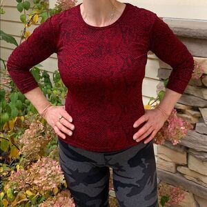 Star CCC red/black blouse, polyester/spandex, great condition,stretchy, M